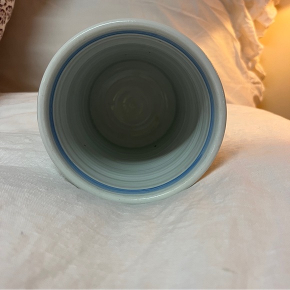 Lovely Flower Vase - Picture 6 of 10